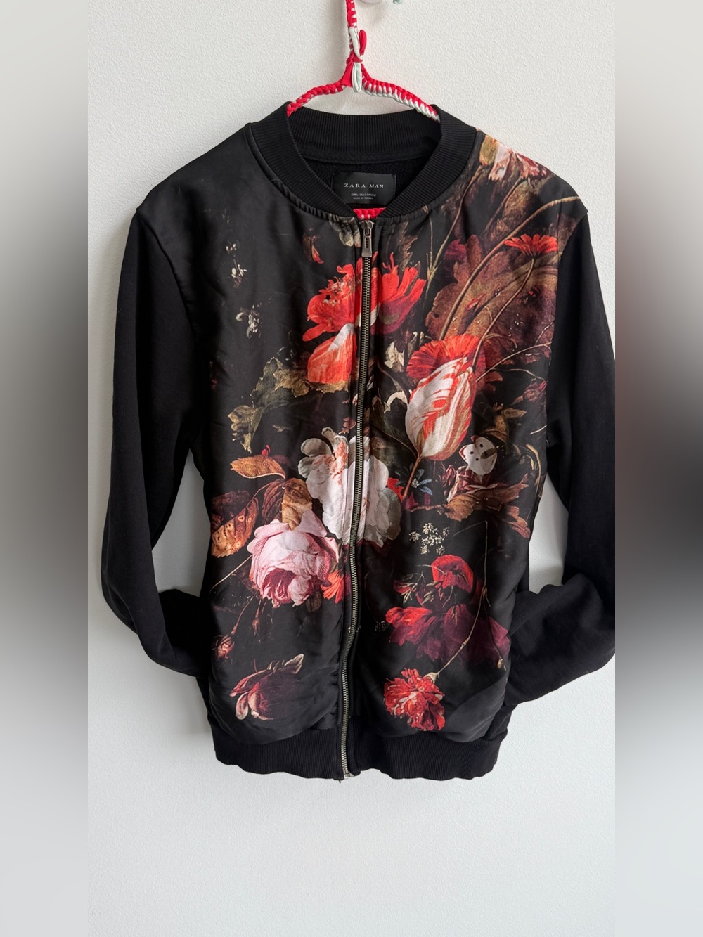 ZARA man floral print bomber jacket
Tagged as large, fits smaller IMO